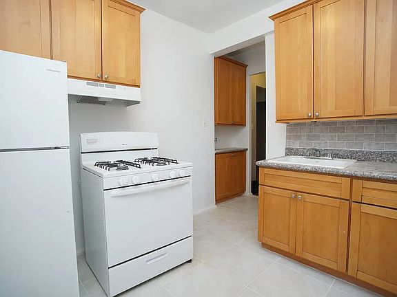 5th image of 2566 Ocean Ave APT C8