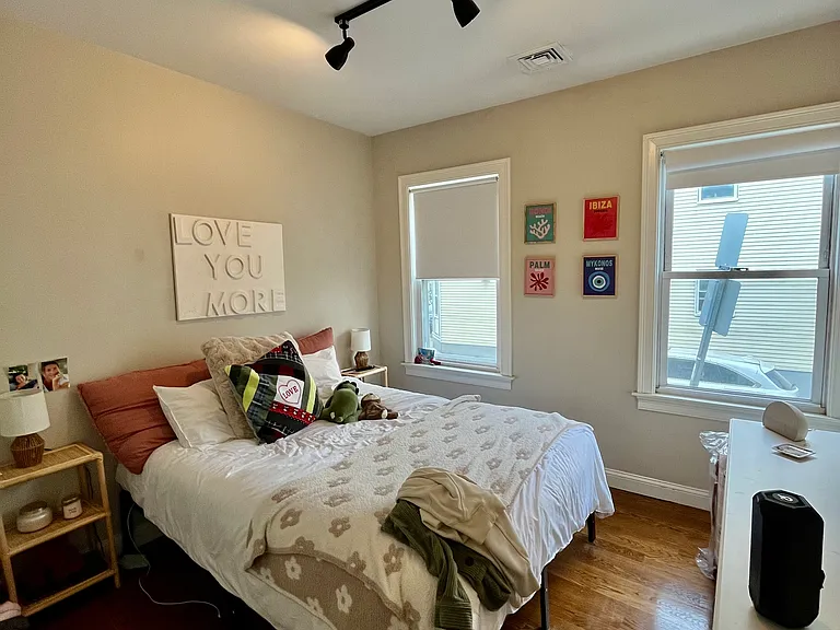 431 E 7th St #1 — Photo 7
