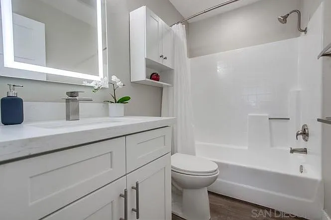 9392 Twin Trails Dr #101 — Photo 19