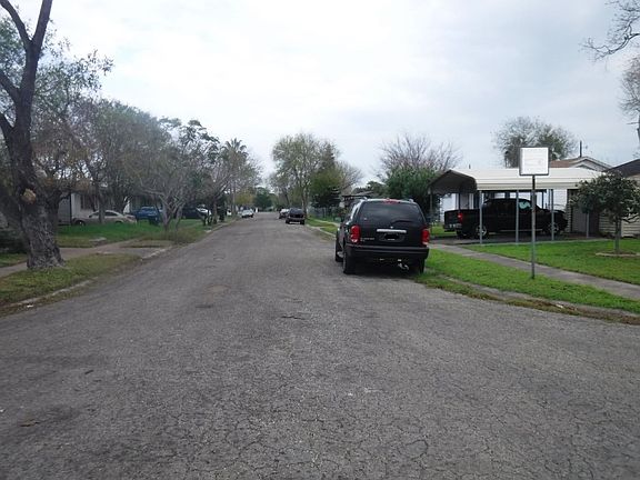 4th image of 1122 Hazel Dr