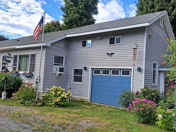 4th image of 66 Oak St