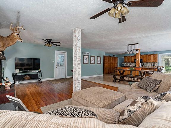 5th image of 26091 Redfield St