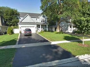 554 S Lodge Ln, Lombard, IL 60148