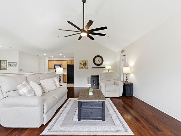 4th image of 5078 Calais Dr