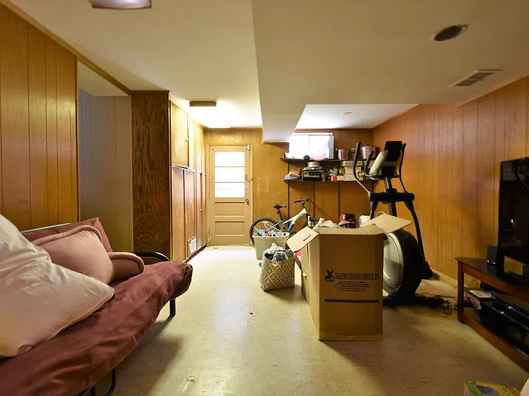 305 Hillsboro Dr — Photo 18