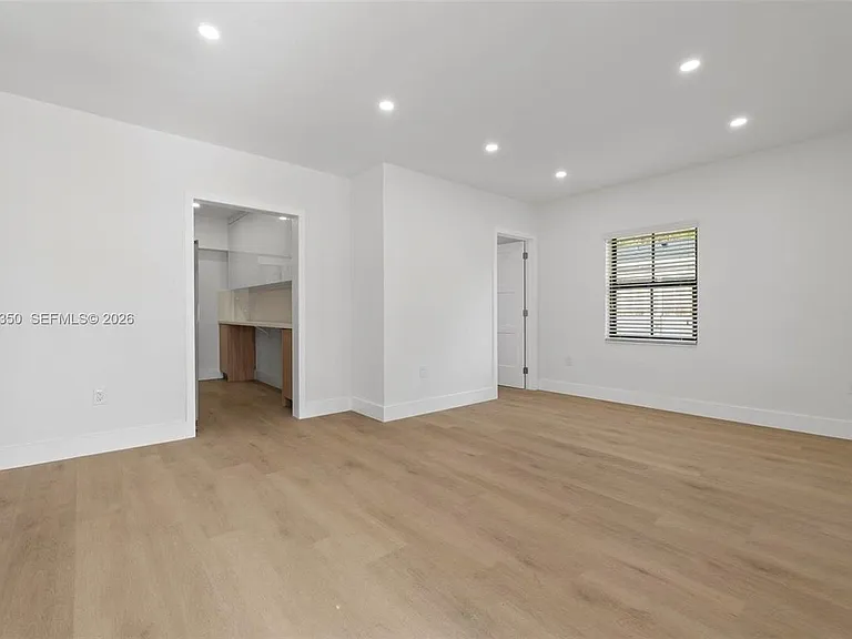 1060 NW 35th Ave — Photo 3