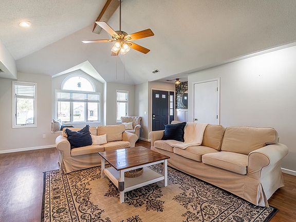 4th image of 611 Fairview Ct