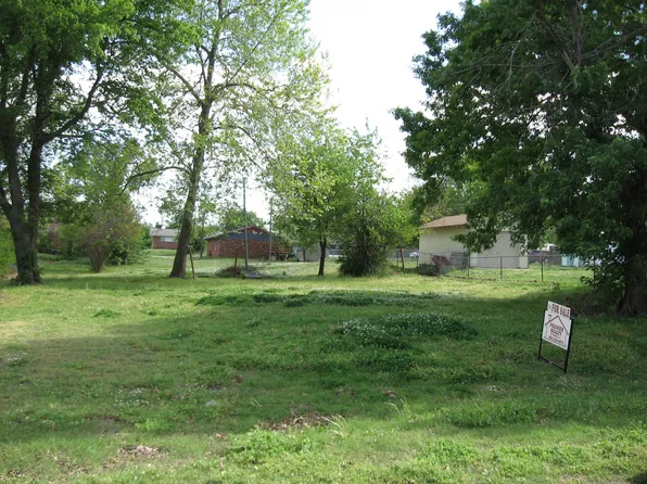 412 E Jefferson St, Tecumseh, OK 74873