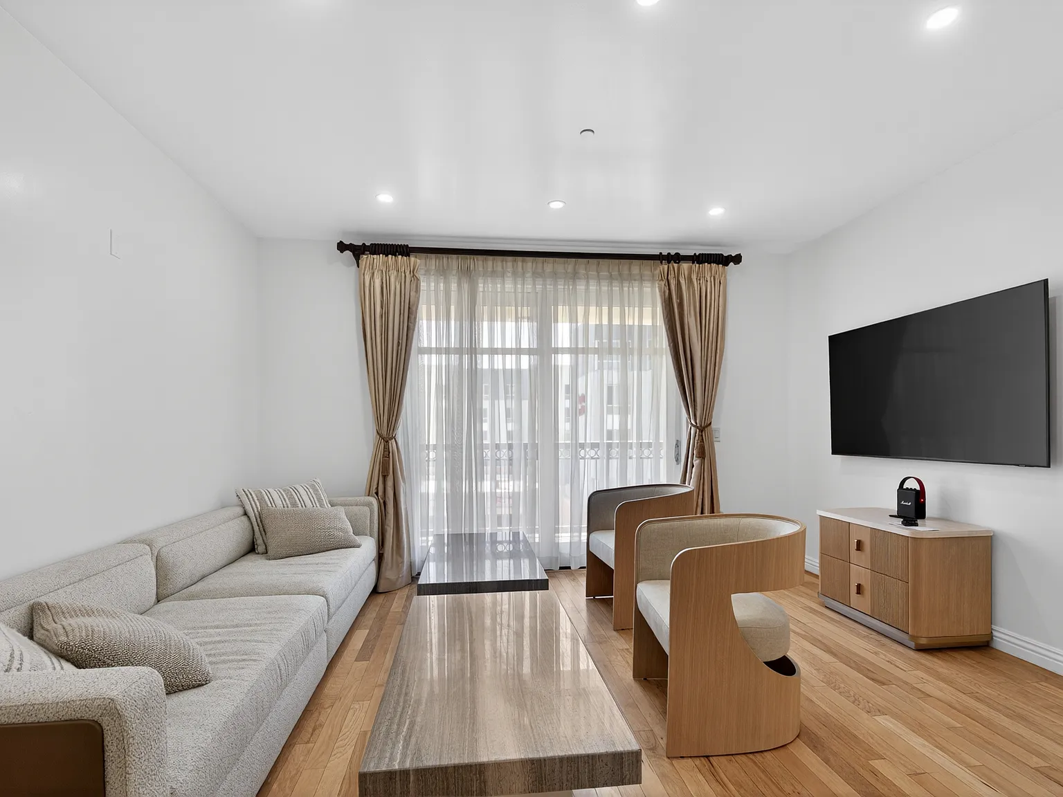 2 bed, 2.5 bath, 1335 sqft, $5,895 — Photo 2