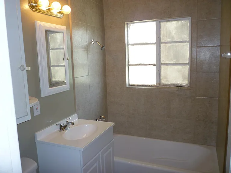 3425 Fairmount Blvd #6 — Photo 9