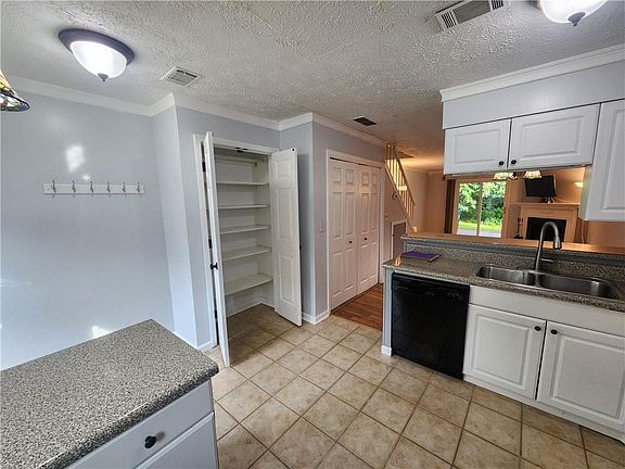 3rd image of 6681 Langtry Ln