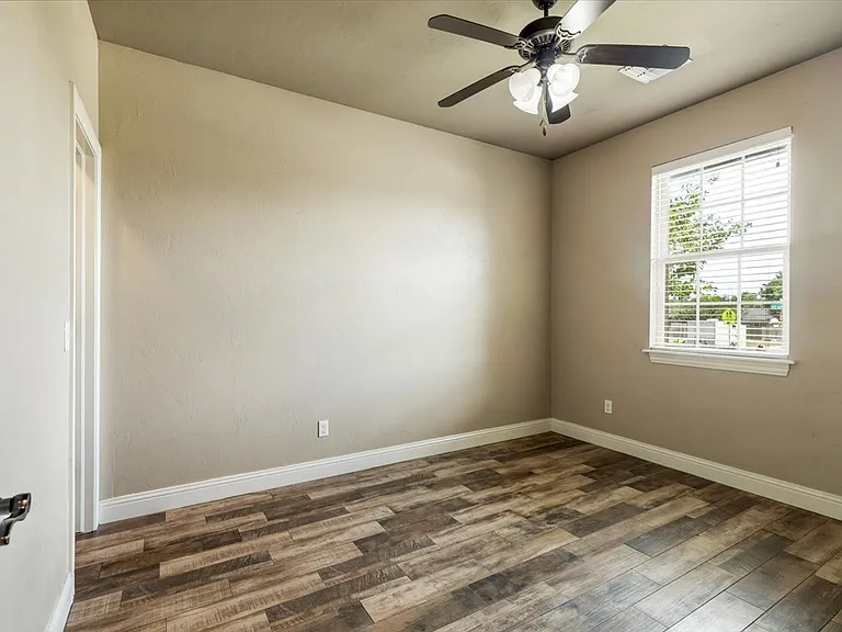 5701 NW Lady Marna Ave — Photo 8