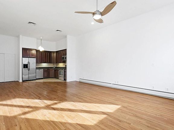 4th image of 182 Norfolk St APT 2