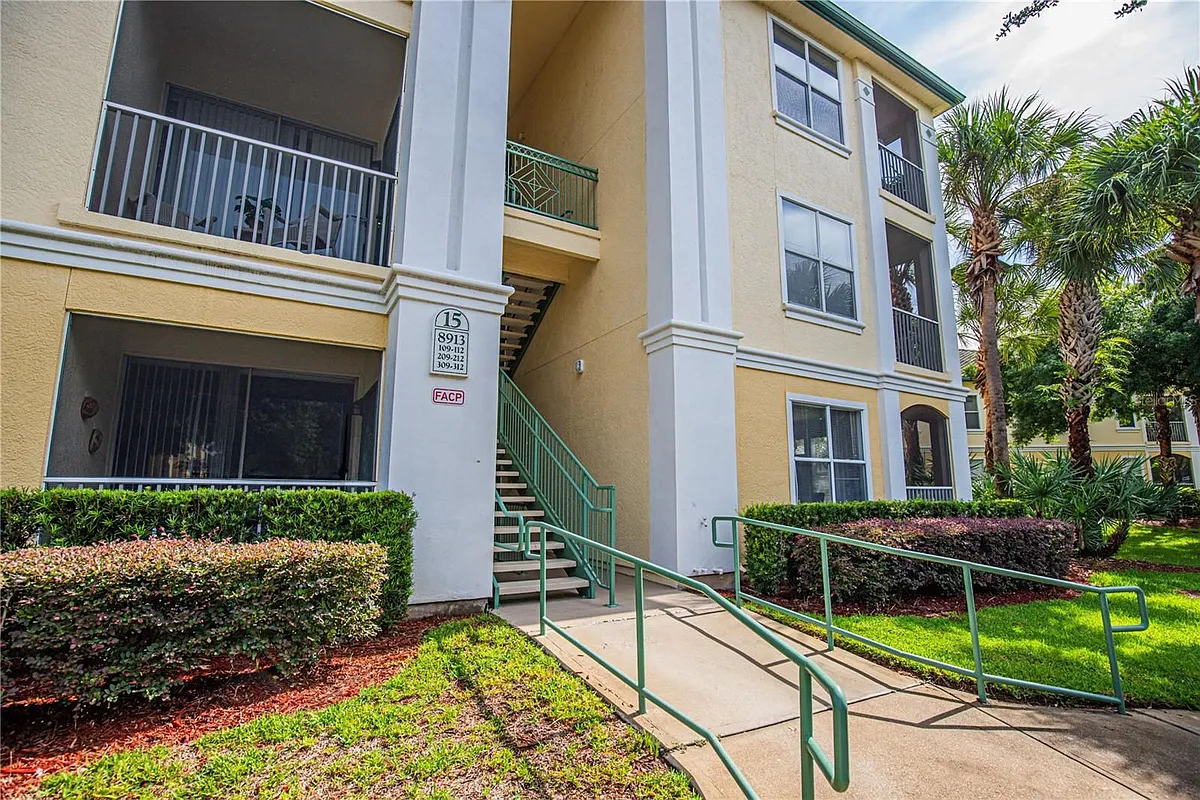 Building Photo - 8913 Legacy Ct #111