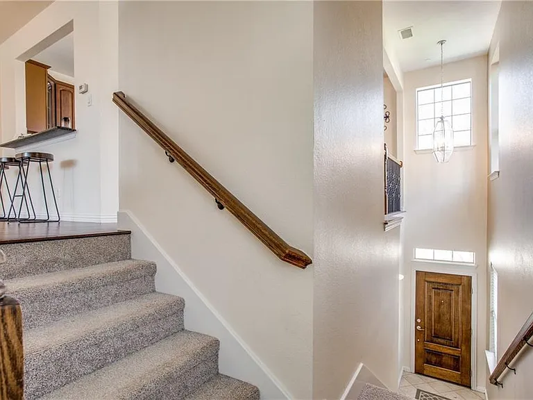 1531 Biltmore Ln — Photo 2