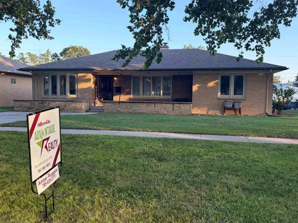 918 E 2nd St, Russell, KS 67665