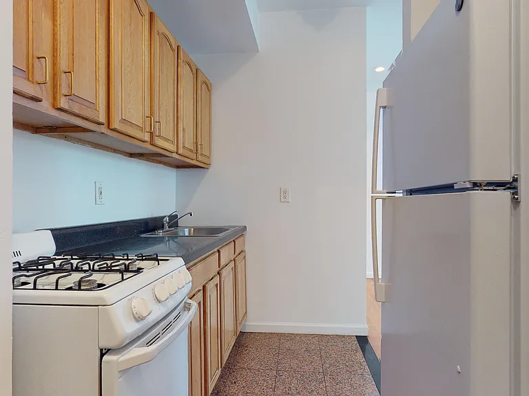 249 E 53rd St #3C — Photo 6
