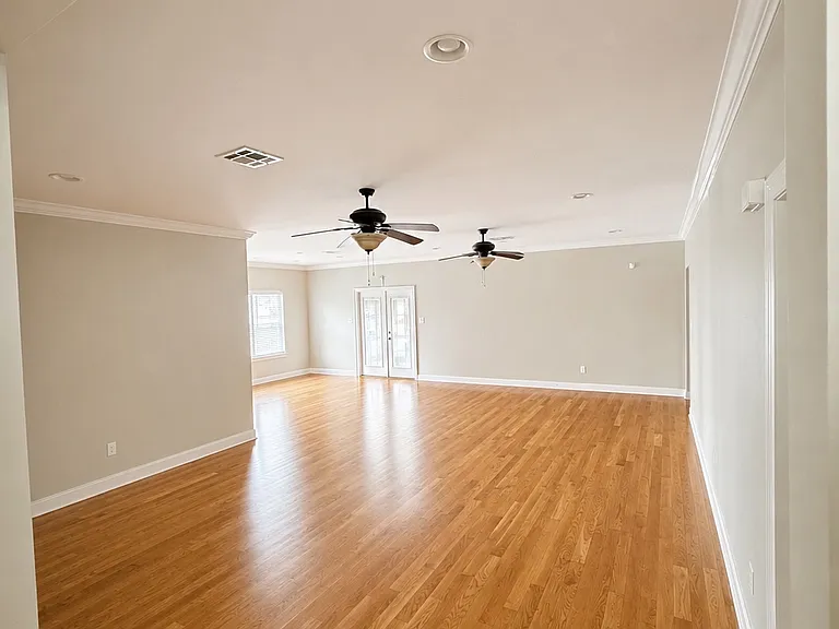 9125 Melrose Ln — Photo 6