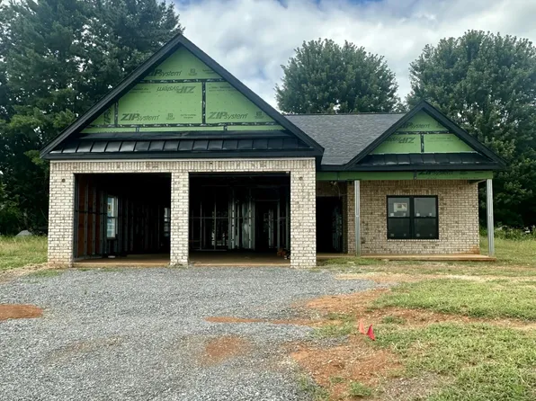 2464 Sandstone Dr, Morristown, TN 37814