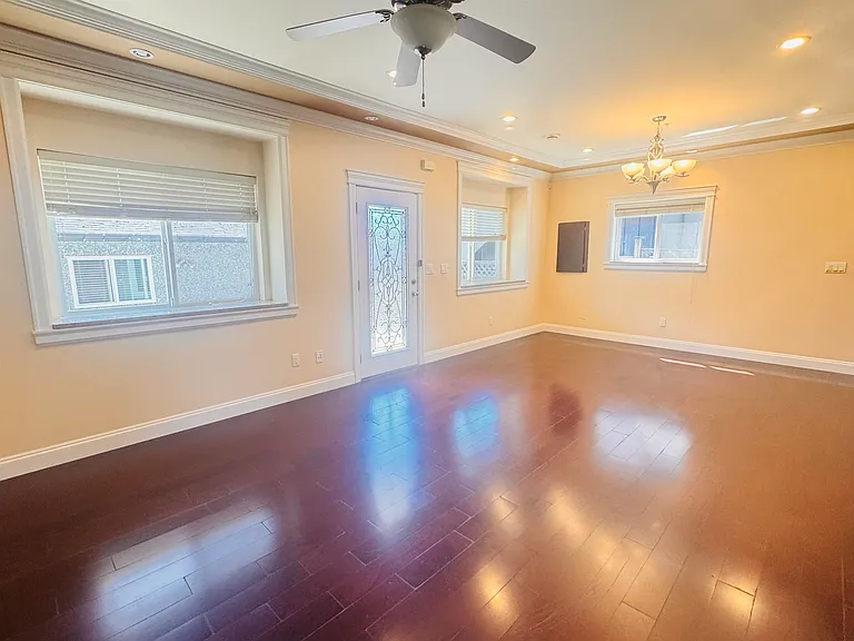 722 W 68th Ave — Photo 3