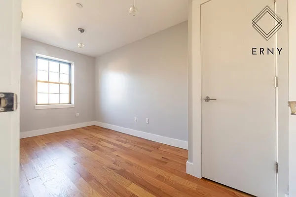 Rented by ERNY LLC | media 4