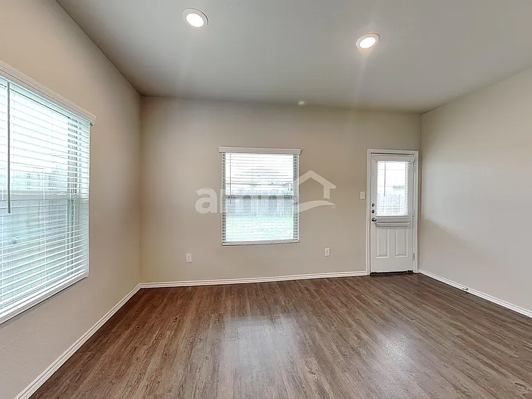 719 Red Barn Bnd — Photo 6