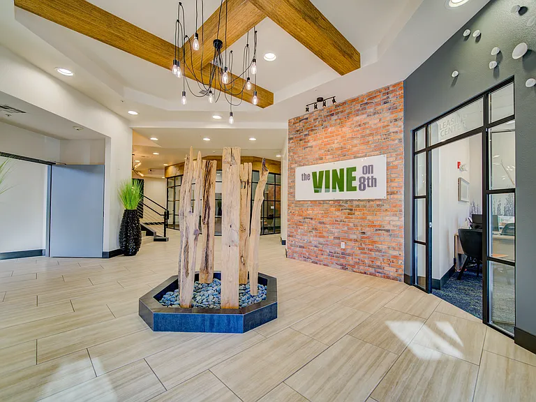 Vine on 8th — Photo 3