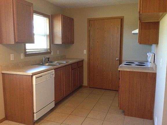 3rd image of 409 Southview St