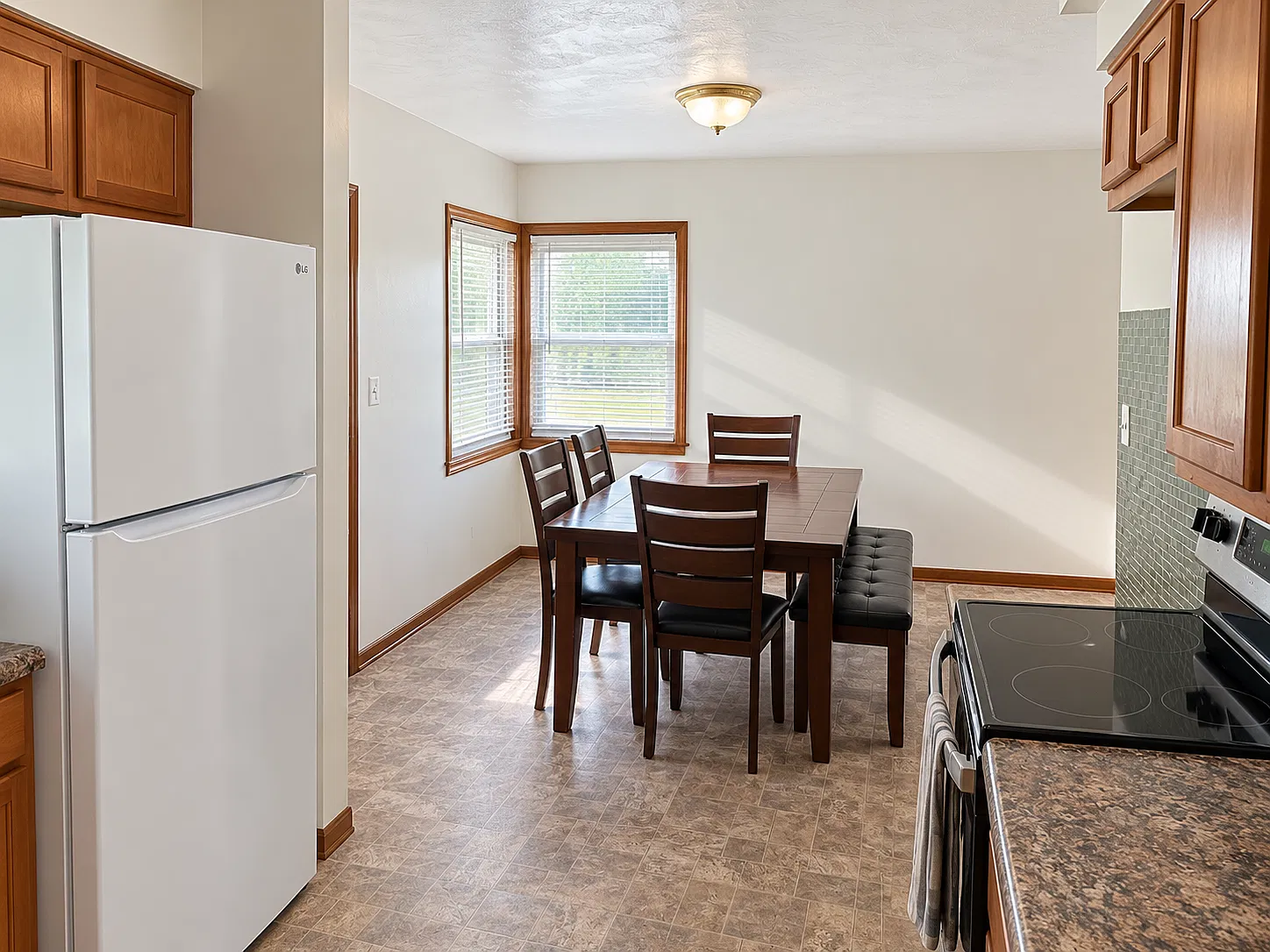 5 bed, 2000 sqft, $2,000 — Photo 3