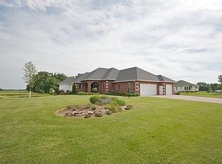 1449 Bunker Dr, West Liberty, IA 52776