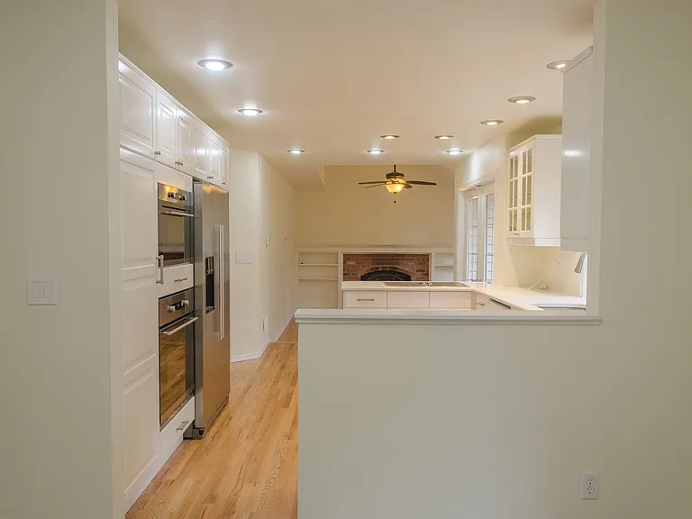 23954 SE 42nd Pl — Photo 10
