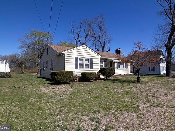 3rd image of 13 Cedar Brook Rd