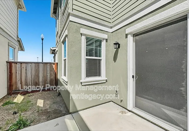 112 Seahorse St — Photo 17