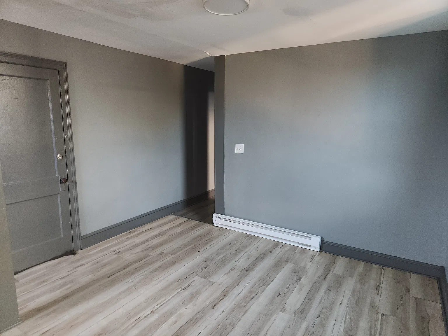 1 bed, $1,050 — Photo 2