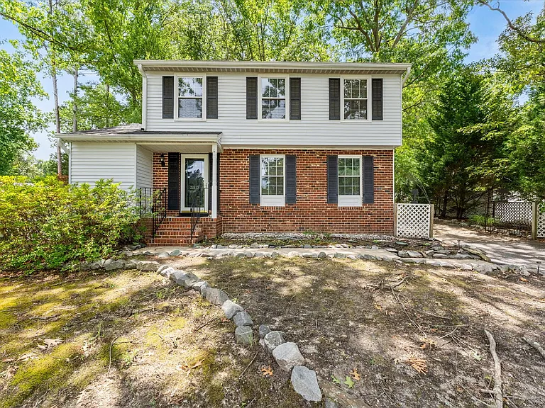 3513 Castlebury Dr — Photo 2