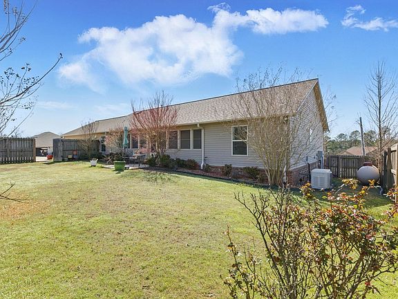 4th image of 10 Lynndi Ln