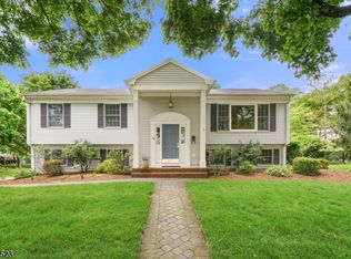 60 5th St, Midland Park, NJ 07432