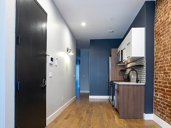 2nd image of 370 Palmetto St #2T
