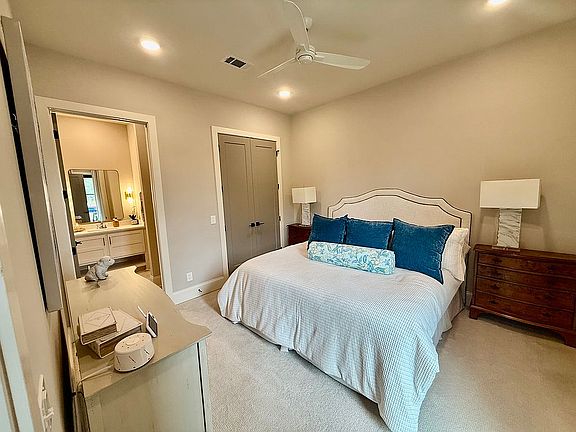 3rd image of 403 Russell St #201