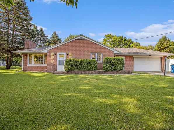 200 Cherrywood Dr, Plainwell, MI 49080