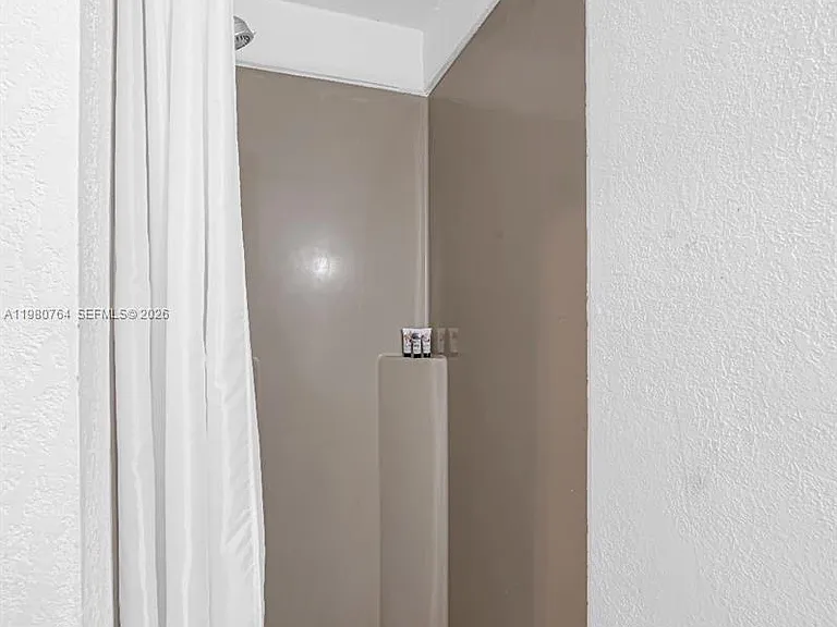 1044 SW 13th Ct — Photo 12