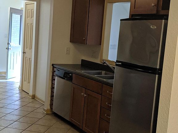 2nd image of 4660 Lake St