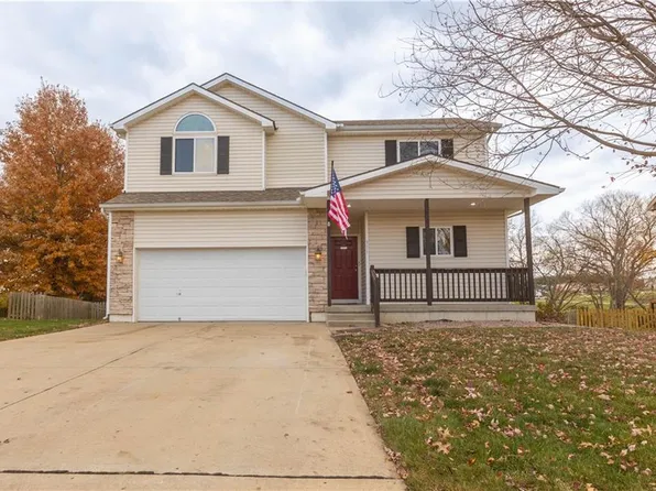 911 W 7th Ave, Kearney, MO 64060