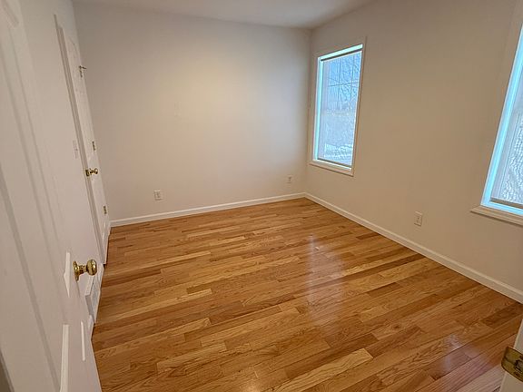 3rd image of 29-31 Fairview Ave #C