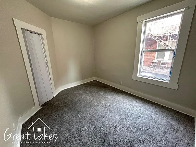 8133-8139 Senator St — Photo 12