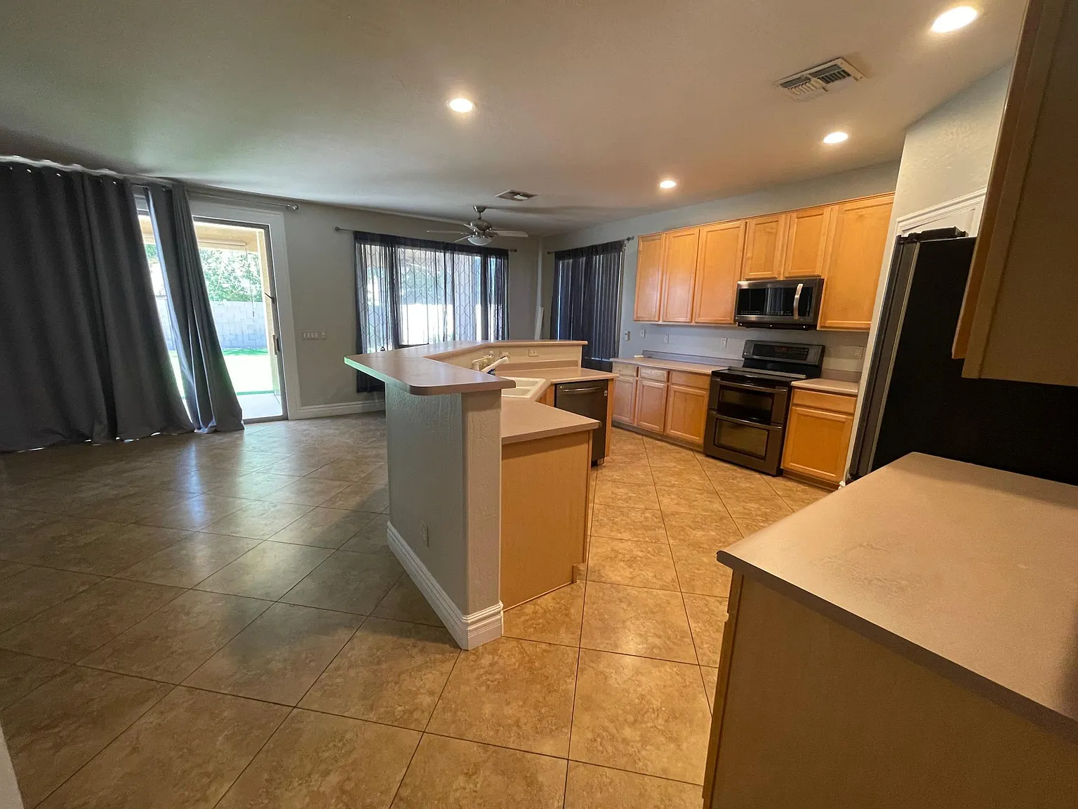 4 bed, 3114 sqft, $3,400 — Photo 4