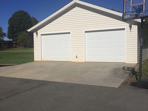 Detached 2 Car Garage