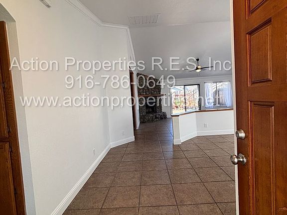 3rd image of 1310 Pilgrims Dr