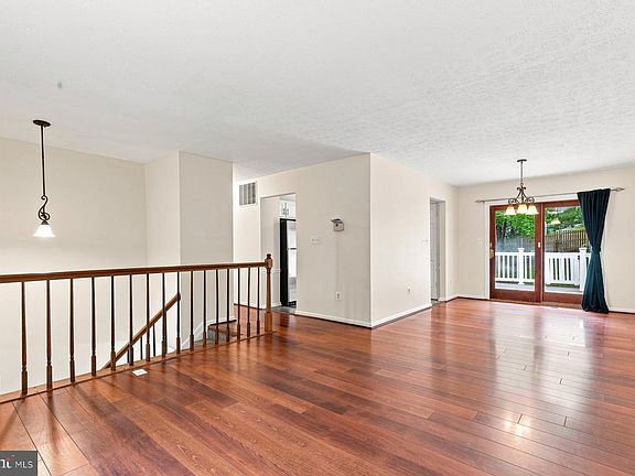 3rd image of 6150 Fairbourne Ct