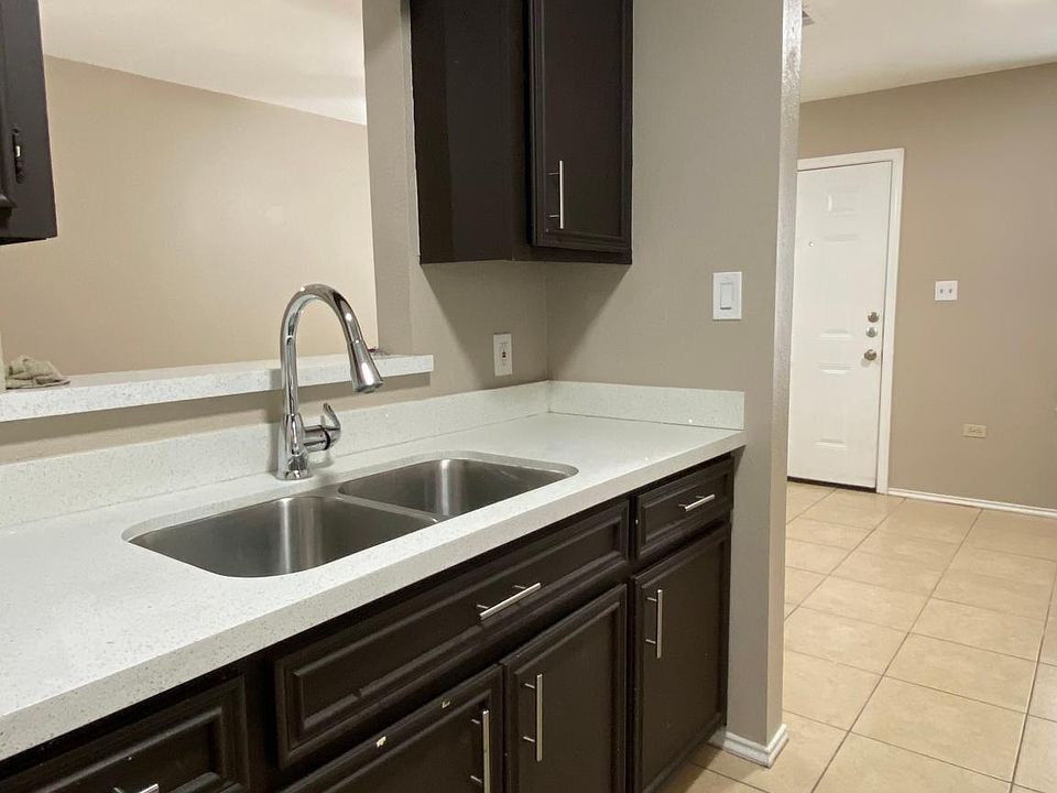 1st image of 721 E Dallas Ave #8